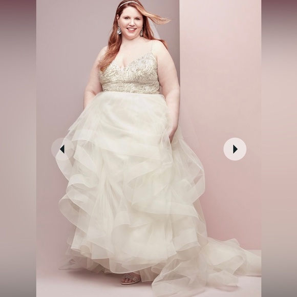 David’s Bridal Wedding Dress💍Plus size!24W Beaded bodice w/ tiered skirt- Ivory - Picture 3 of 8